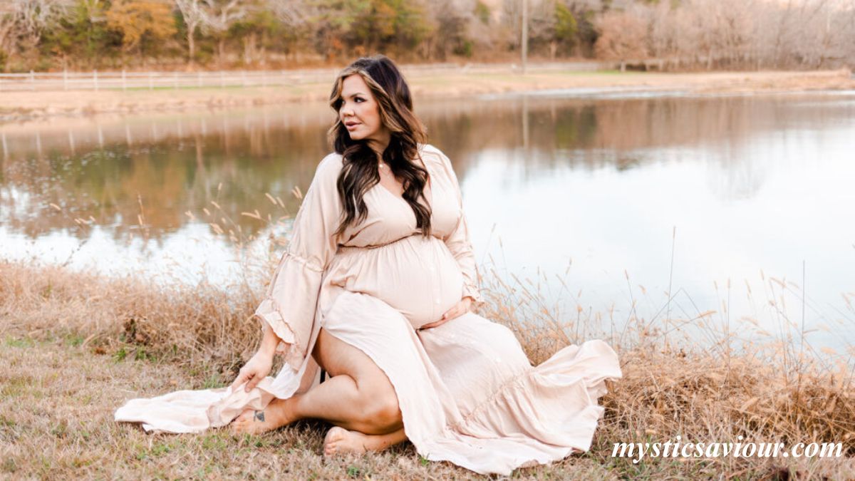 600+ Best Maternity Shoot Captions for Instagram for 2025